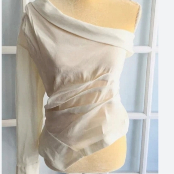 Zara Cream Asymmetrical Fitted Blouse - Picture 3 of 3